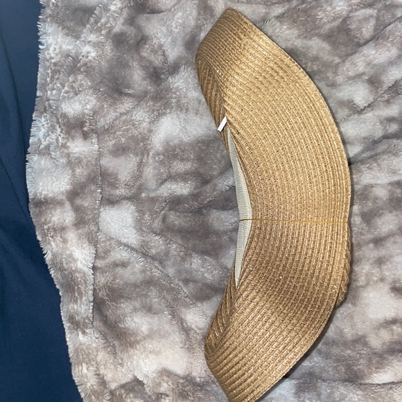 FALL / WINTER HAT - Picture 3 of 11